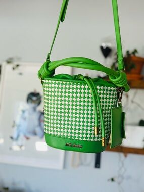 Steve Madden Green Crossbody Bag – Like New, Adjustable Strap